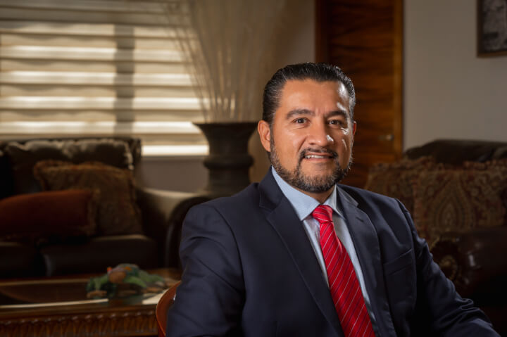 Angel Zamora Estrada, notario profesional licenciado en derecho y maestro en derecho comercial